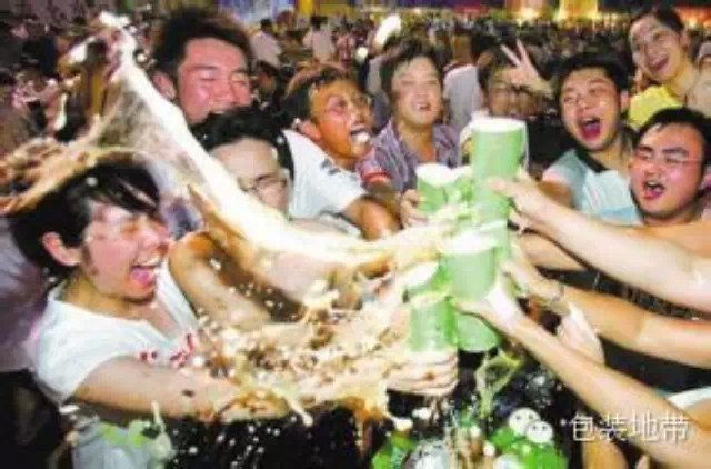 国人勒紧啤酒肚：啤酒包装跟着受到拖累